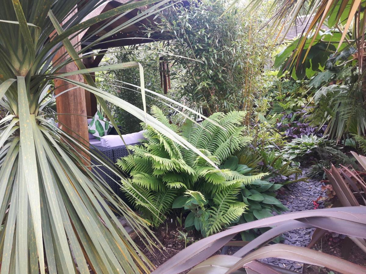 Cabin Set In A Beautiful Romantic Tropical Garden Sutton Coldfield Exterior foto
