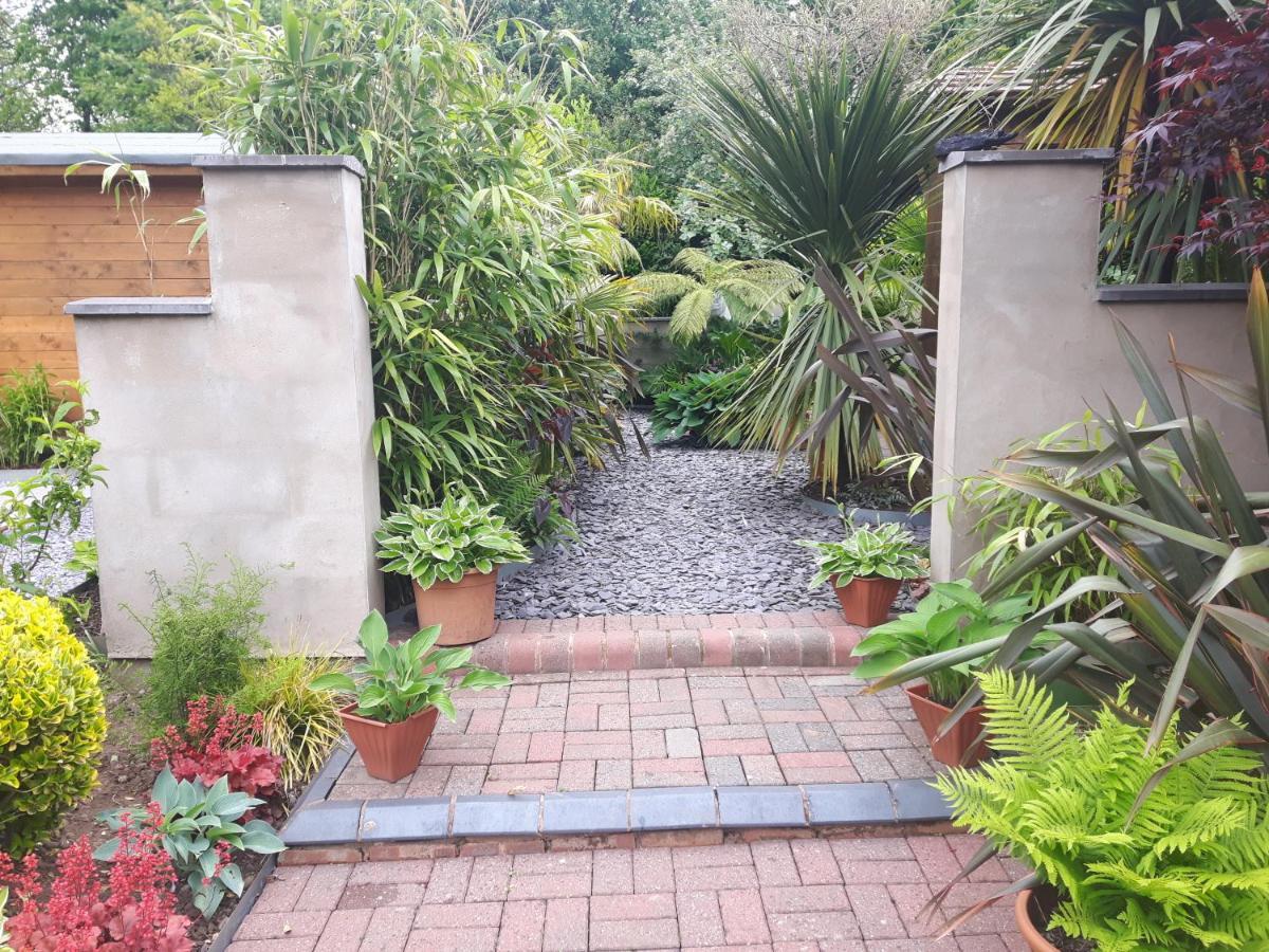 Cabin Set In A Beautiful Romantic Tropical Garden Sutton Coldfield Exterior foto