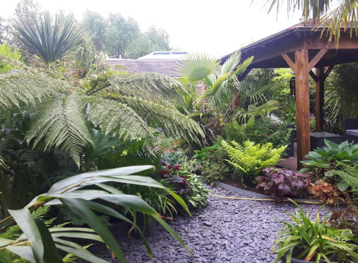 Cabin Set In A Beautiful Romantic Tropical Garden Sutton Coldfield Exterior foto