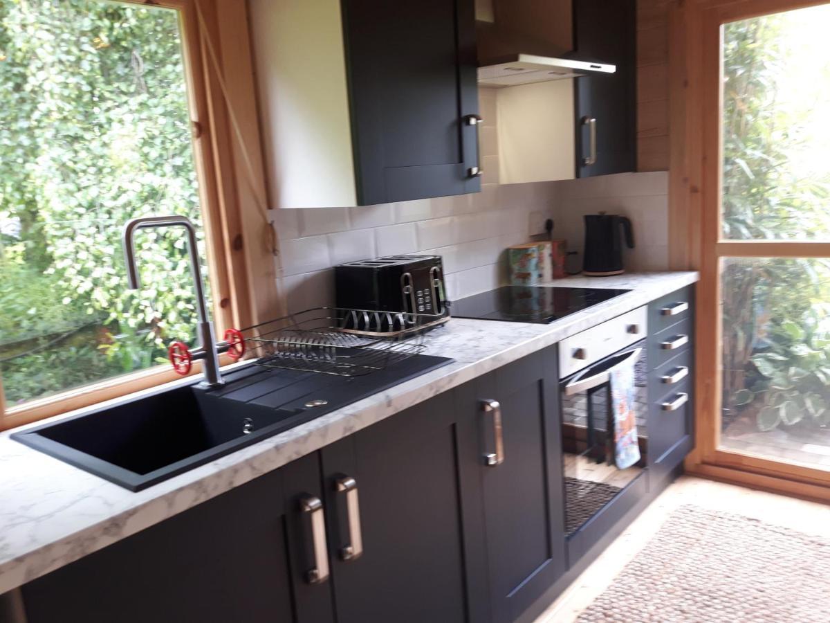 Cabin Set In A Beautiful Romantic Tropical Garden Sutton Coldfield Exterior foto