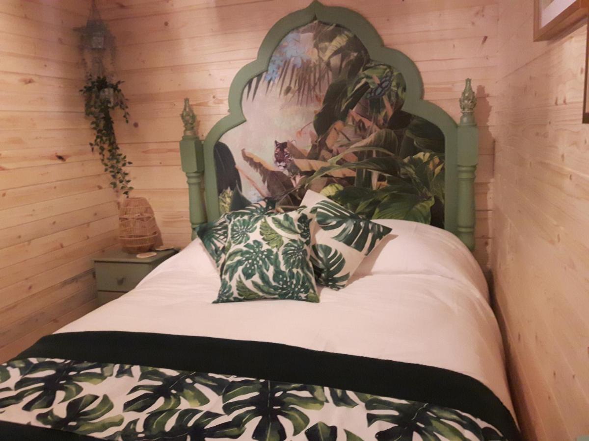 Cabin Set In A Beautiful Romantic Tropical Garden Sutton Coldfield Exterior foto